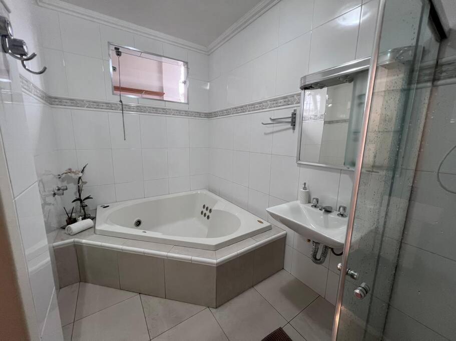 אורו פרטו Estadia Das Gerais - Casa De Hospedes Adoravel Com Jacuzzi מראה חיצוני תמונה